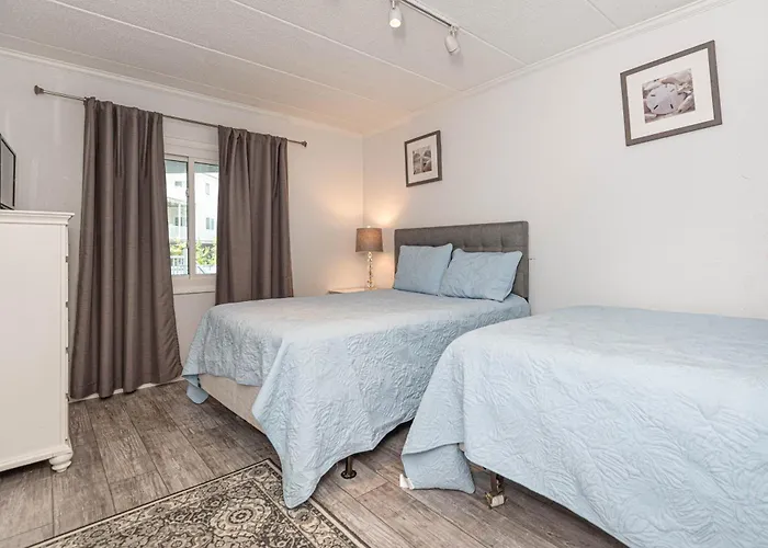 Ferienhaus Spacious 2-bedroom In Mid-town Ocean Steps From & Pool Ocean Stadt