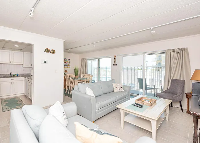 Spacious 2-bedroom In Mid-town Ocean Steps From & Pool Ocean Stadt