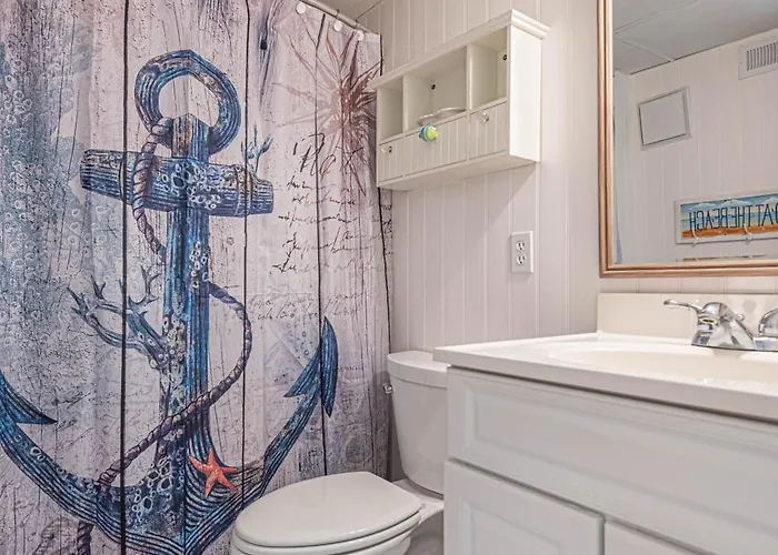 Spacious 2-bedroom In Mid-town Ocean Steps From & Pool Ferienhaus *