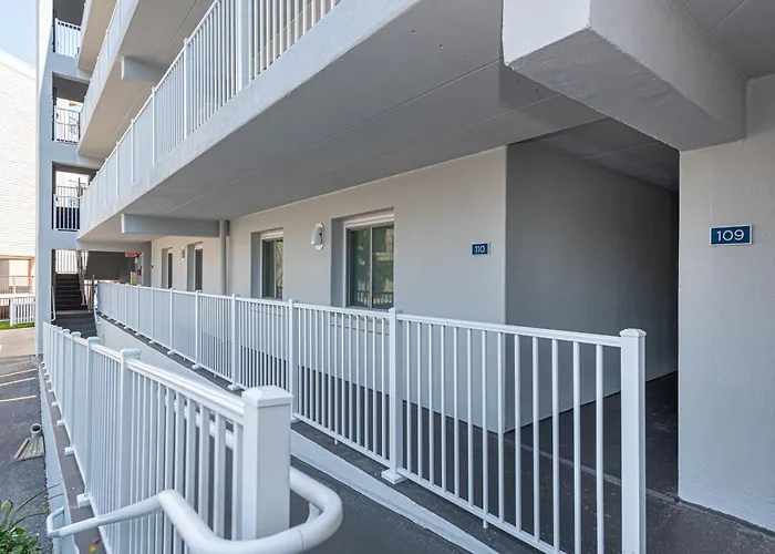 Spacious 2-bedroom In Mid-town Ocean Steps From & Pool *
