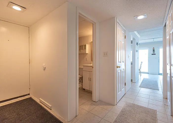 Spacious 2-bedroom In Mid-town Ocean Steps From & Pool * Ocean Stadt