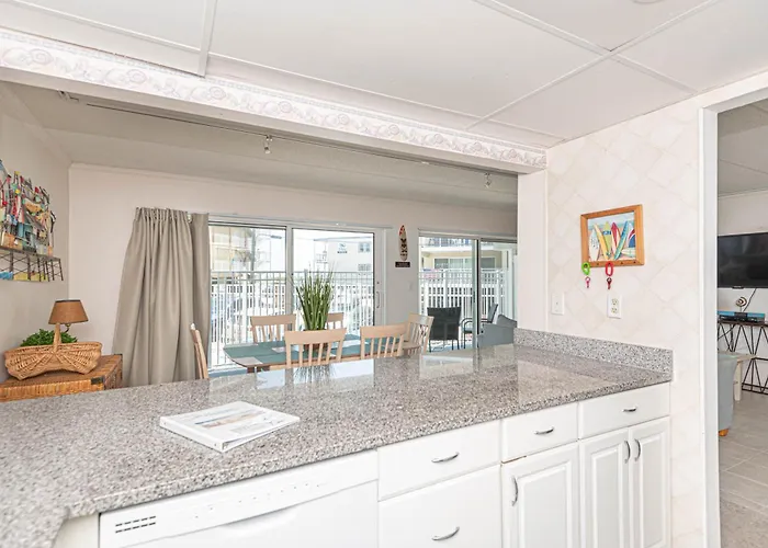 Spacious 2-bedroom In Mid-town Ocean Steps From & Pool Ferienhaus Ocean Stadt