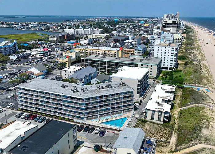 Ferienhaus Spacious 2-bedroom In Mid-town Ocean Steps From & Pool *
