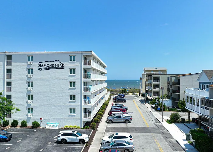 Spacious 2-bedroom In Mid-town Ocean Steps From & Pool