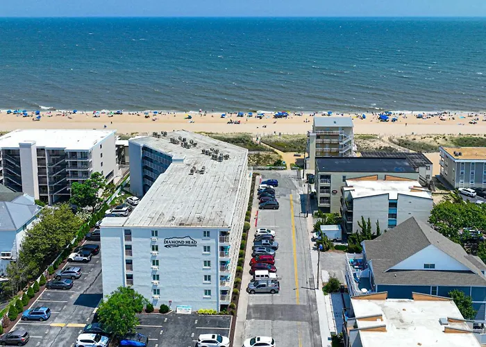 Spacious 2-bedroom In Mid-town Ocean Steps From & Pool Ferienhaus *