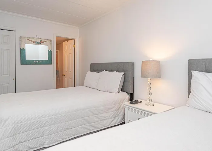 Spacious 2-bedroom In Mid-town Ocean Steps From & Pool Ocean Stadt
