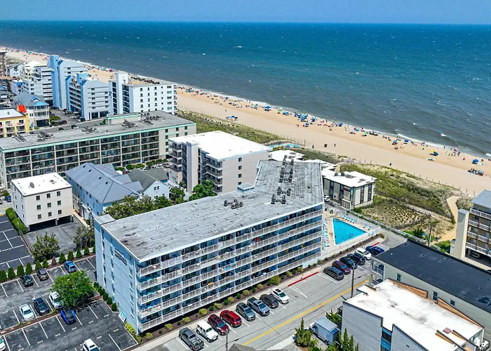 Ferienhaus Spacious 2-bedroom In Mid-town Ocean Steps From & Pool *