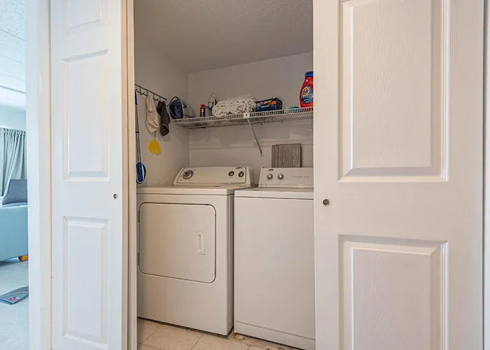 Spacious 2-bedroom In Mid-town Ocean Steps From & Pool Ferienhaus Ocean Stadt